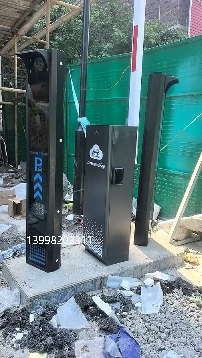 沈阳金地铁西檀府停车场安装道闸车牌识别系统