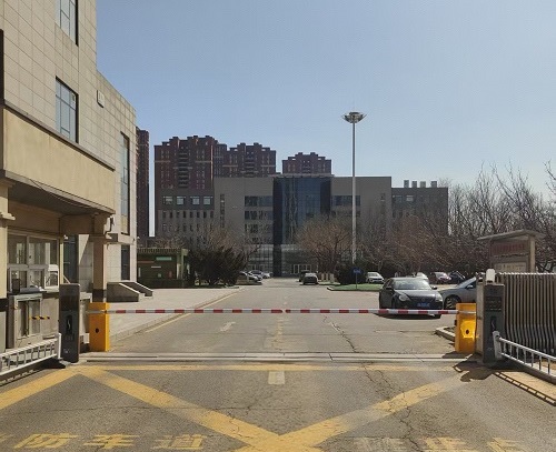 沈阳单位大门高速泡沫杆道闸安装案例
